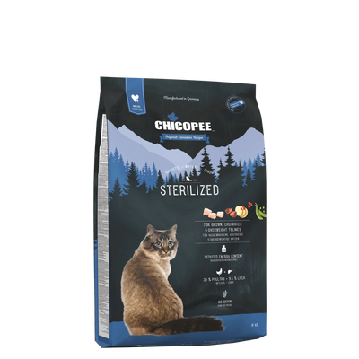 Chicopee Holistic Sterilized - суха храна без зърно за кастрирани котки - 8 кг.
